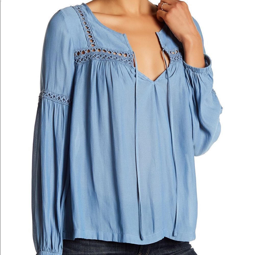 ✨ Melrose & Market Blue Blouse✨